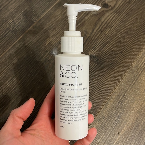 Haircare Bundle - TIGI, AG Hair Care, Neon & Co. - Picture 4 of 4